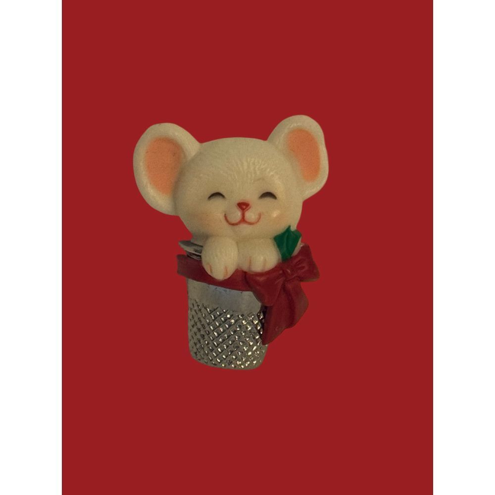 1984 Hallmark‎ Christmas Mouse Pin – Sewing Theme